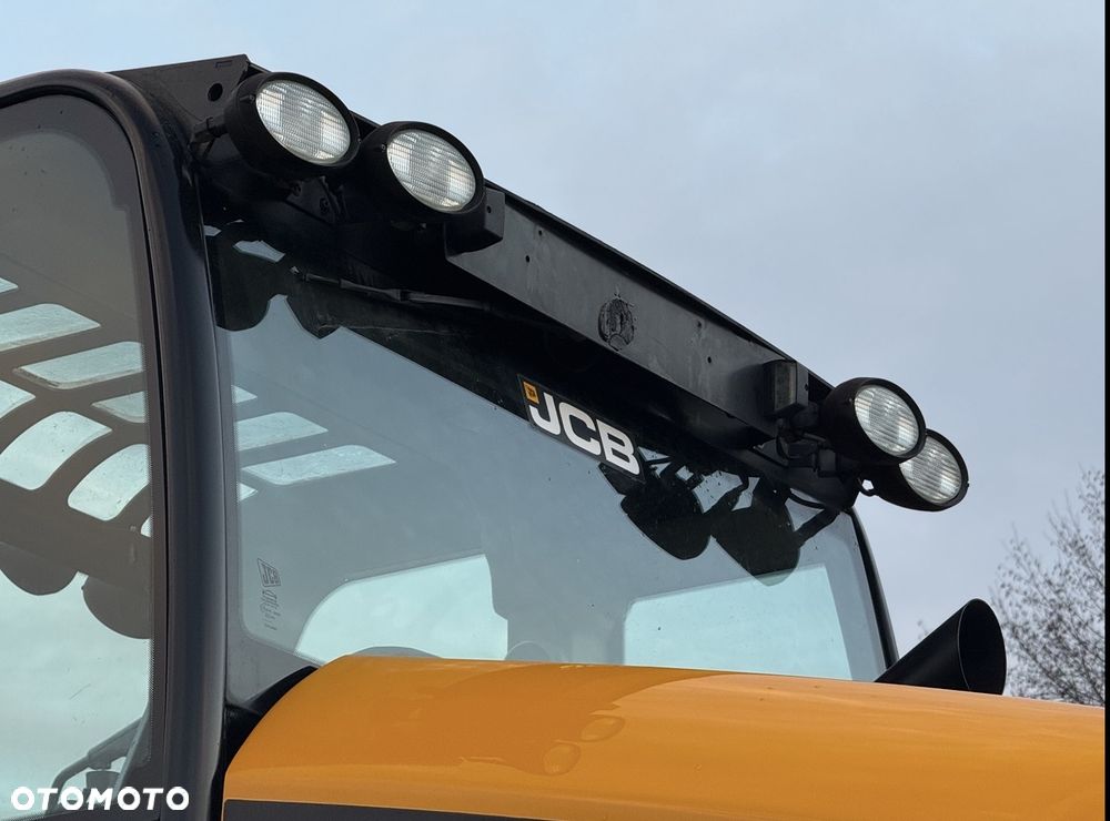 JCB TM320 agri - 18