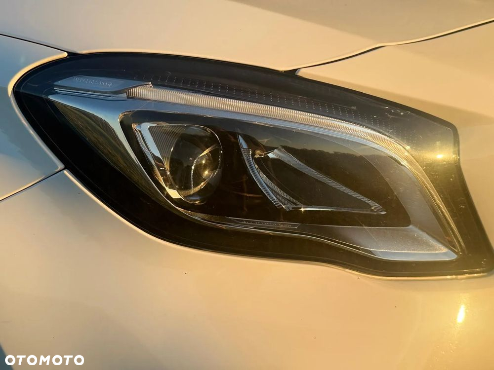 Mercedes-Benz GLA 200 Urban - 13