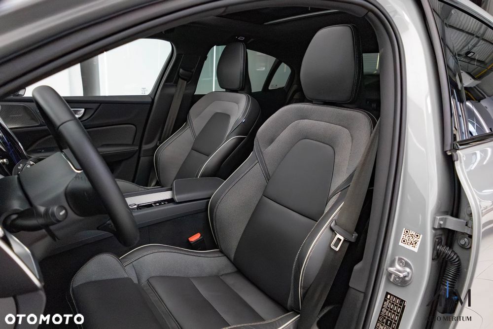 Volvo S60 B5 B AWD Ultimate Dark - 12