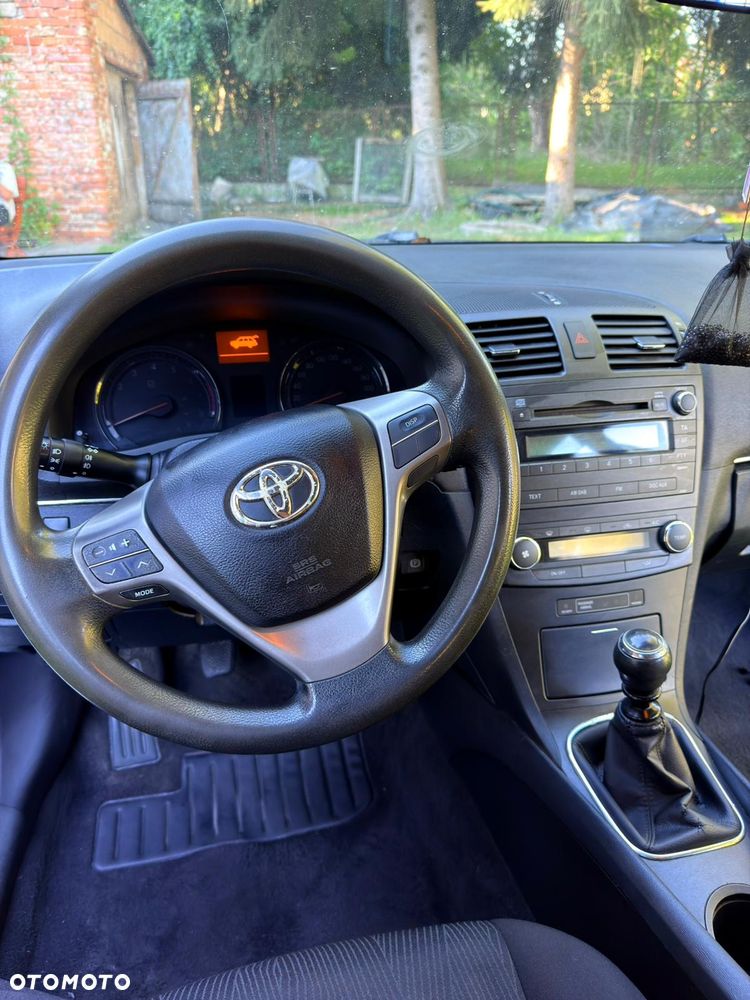Toyota Avensis 1.6 Luna - 10