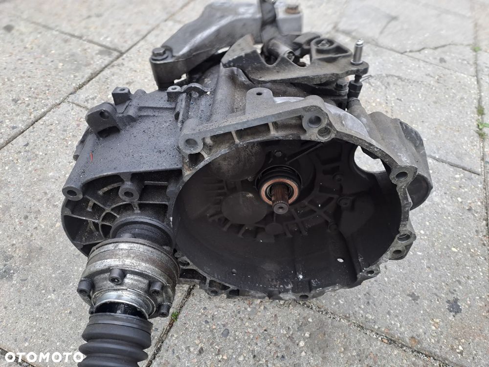Volkswagen Passat B6 2.0 TDi 140KM skrzynia 6-biegowa kod HDV - 3