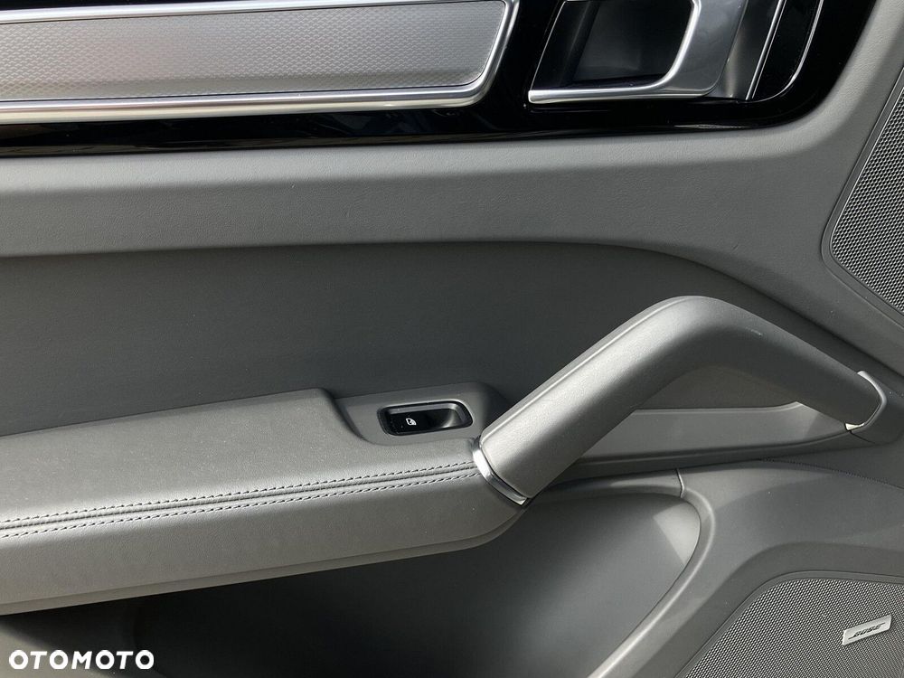 Porsche Cayenne Standard - 21