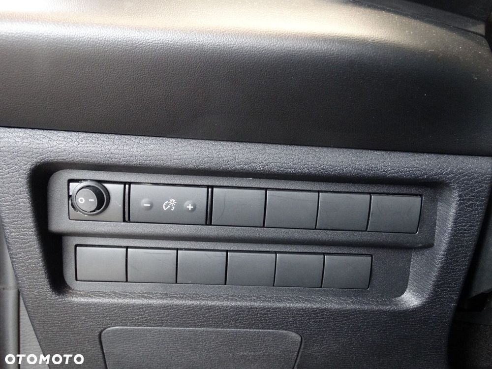 Mitsubishi Outlander - 11