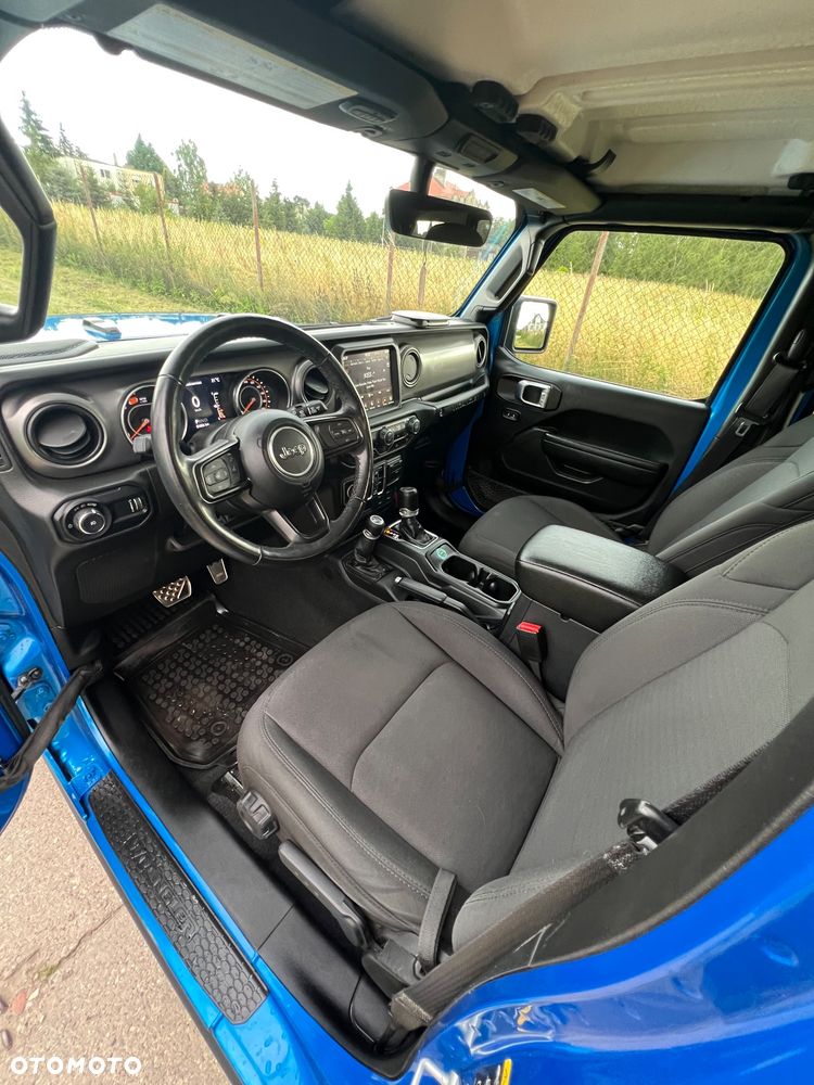 Jeep Wrangler - 32
