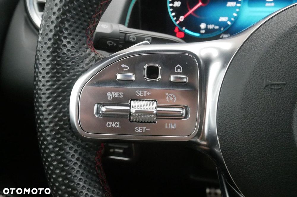 Mercedes-Benz GLB - 30