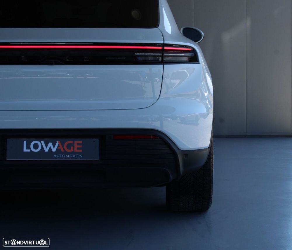 Porsche Macan Electric 4 - 13