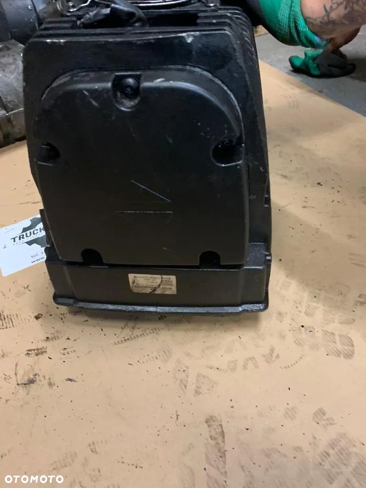 Kompresor pneumatyczny do autobusu Volvo B5LH E5 K202733 HCS - 5