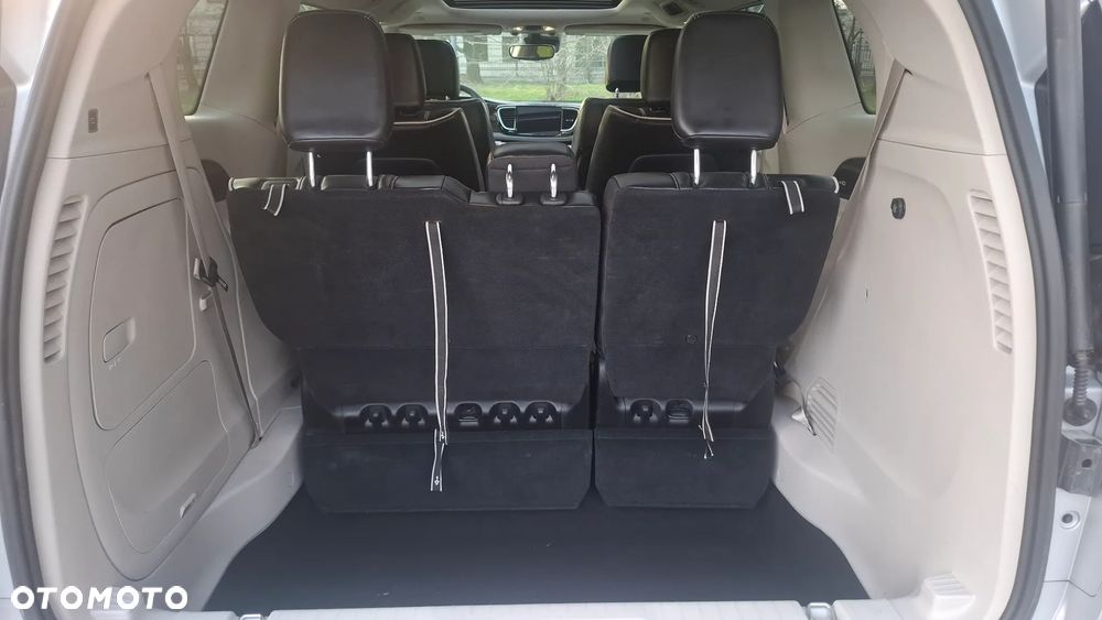 Chrysler Pacifica - 17