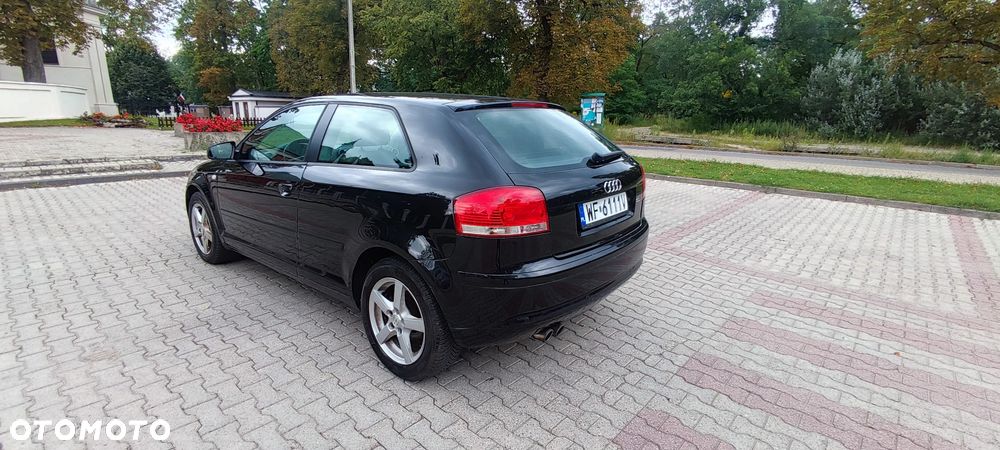 Audi A3 3-drzwiowe 2.0 FSI Ambition - 4