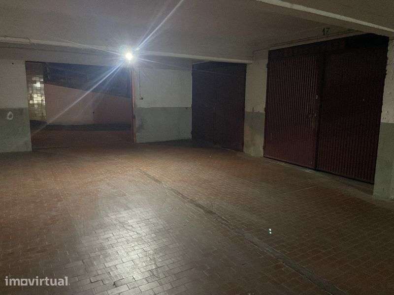 Garagem Marisol-Charneca Caparica com janela - Grande imagem: 2/2