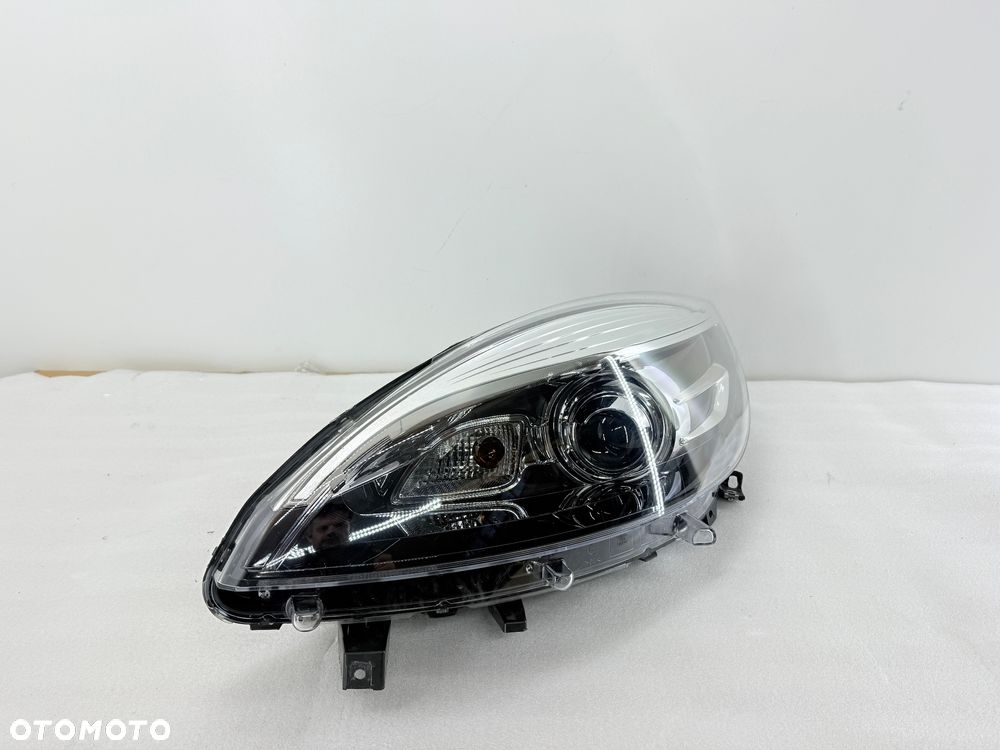 Reflektor Przód strona lewa Renault Scenic III XENON 260607160R - 2