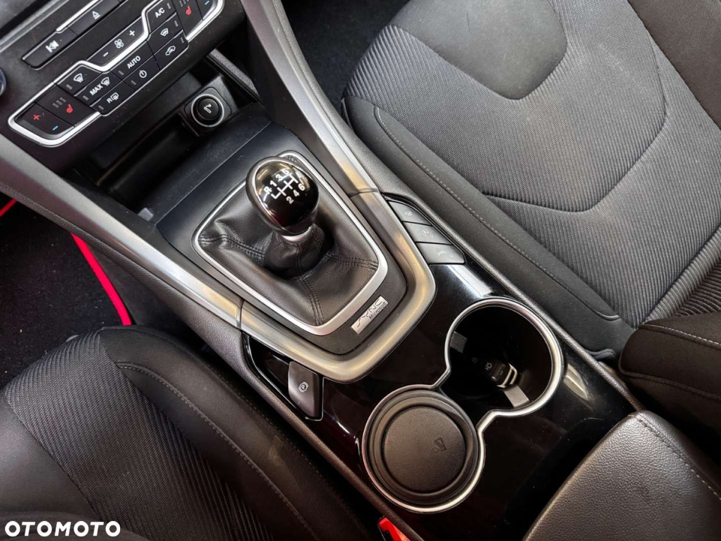 Ford Mondeo - 32