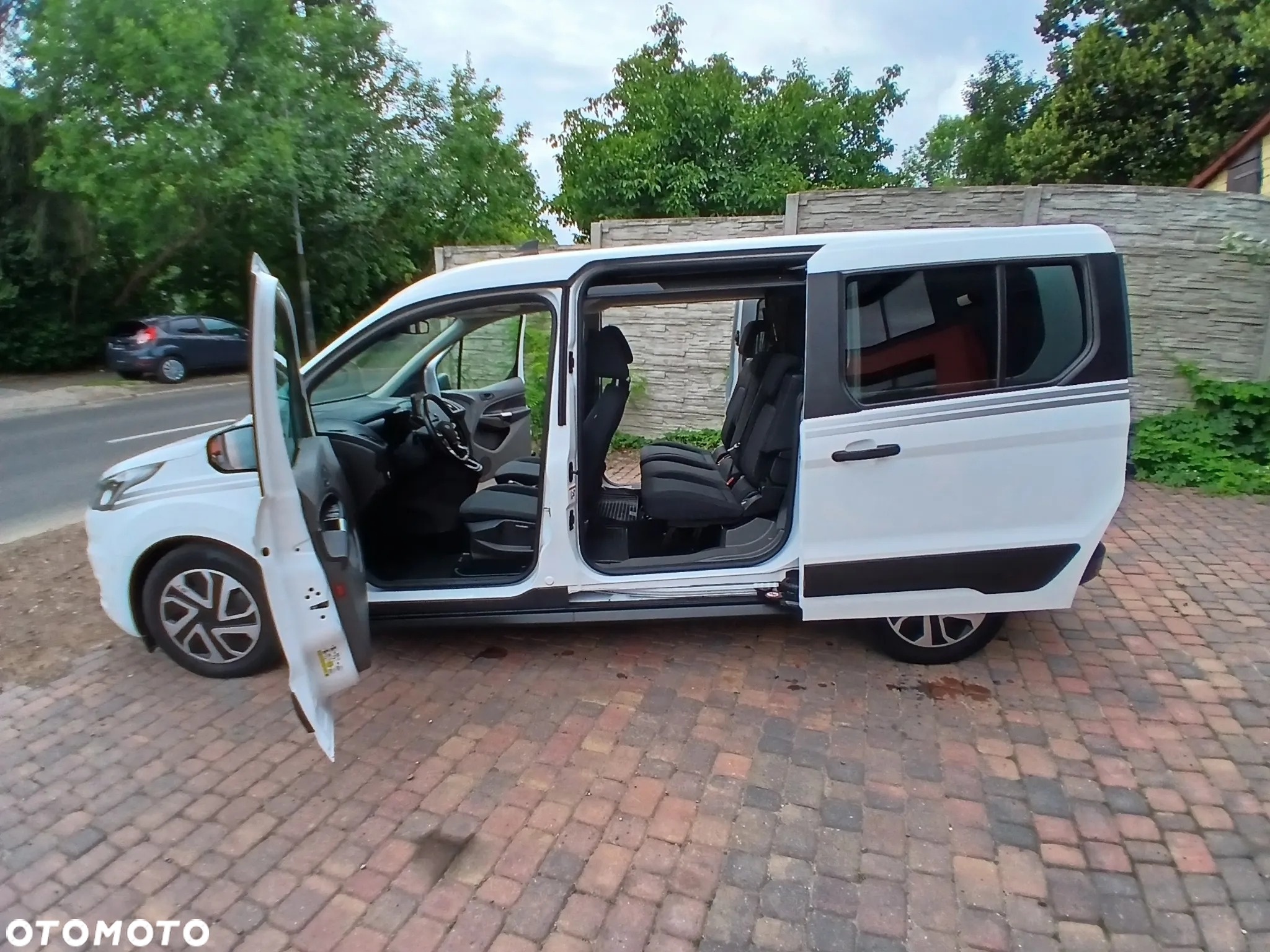 Ford Transit Connect - 13
