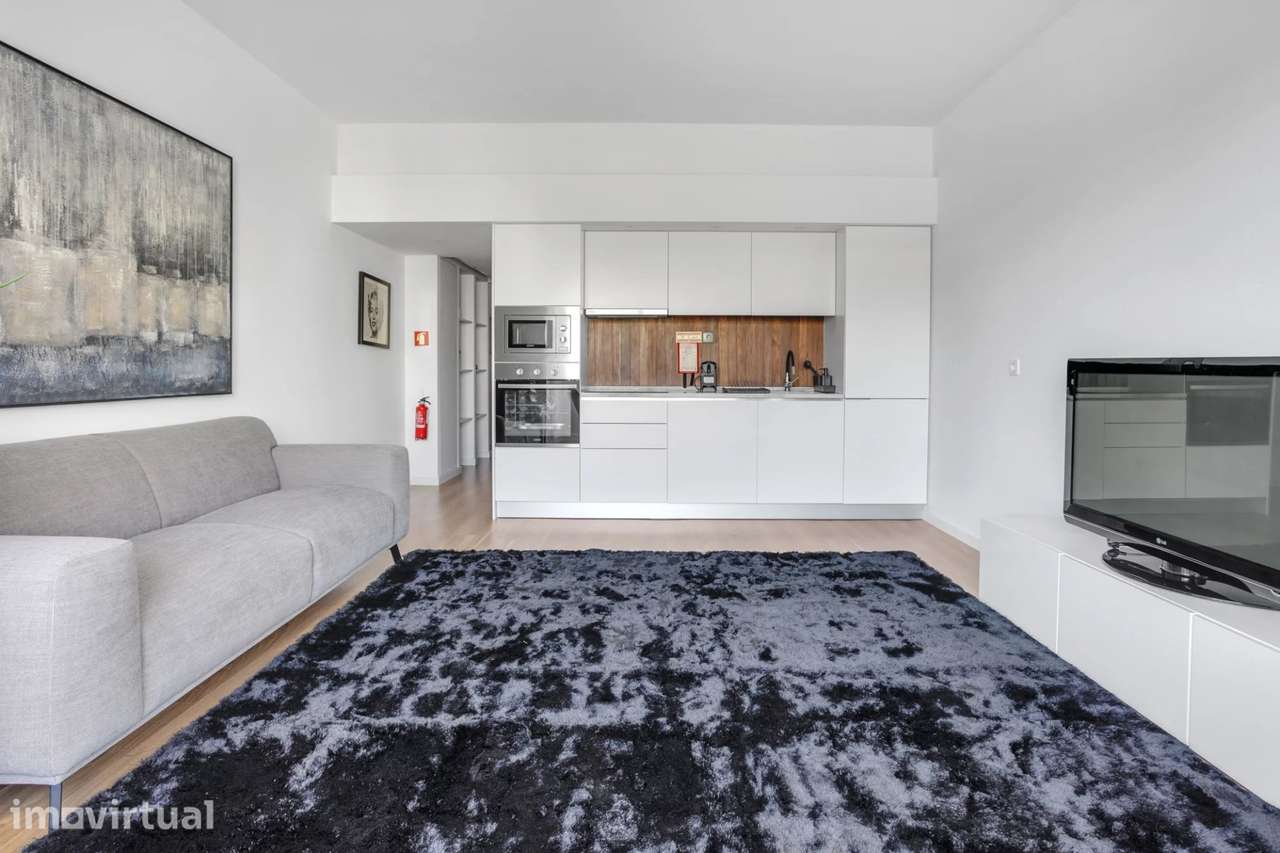 T1 Remodelado no Estoril | Disponibilidade Imediata | Elevador e Arrec - Grande imagem: 4/18