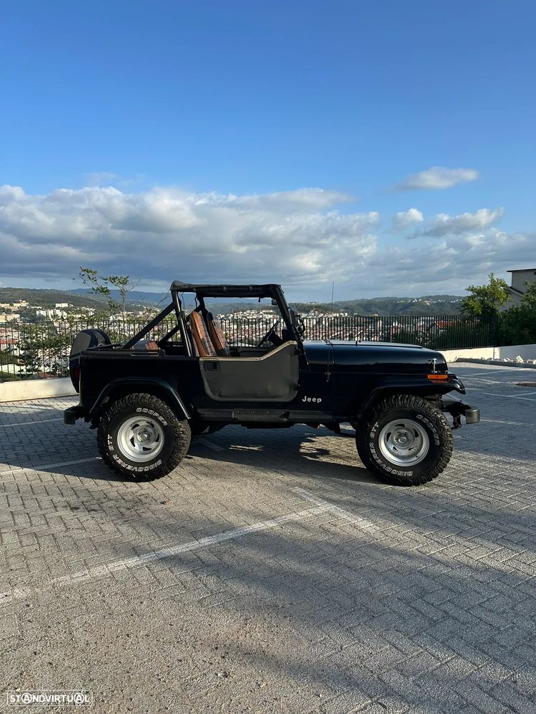Jeep Wrangler - 2