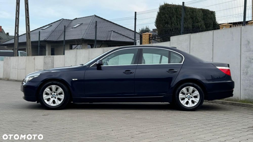 BMW Seria 5 523i - 23