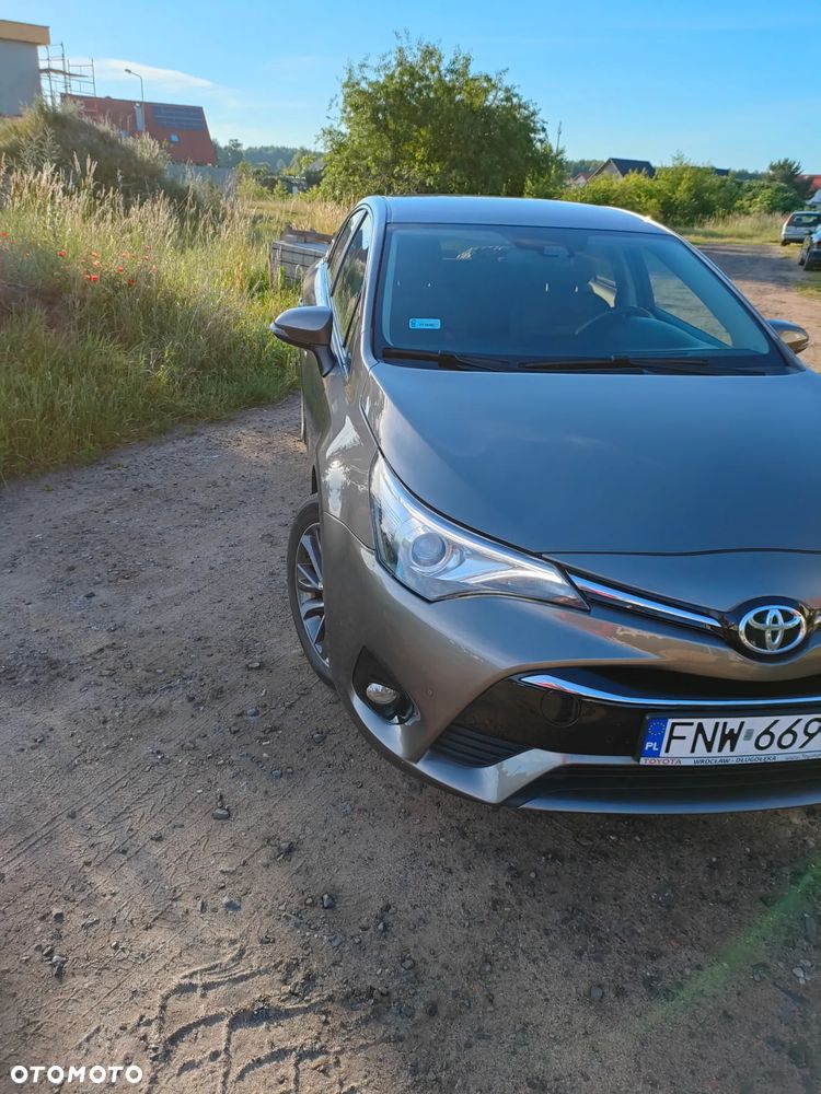 Toyota Avensis 1.8 Premium - 8