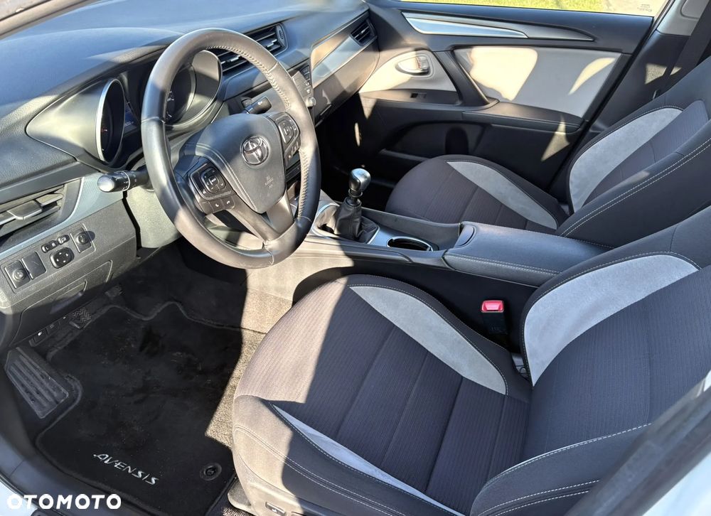 Toyota Avensis 1.8 Premium - 9