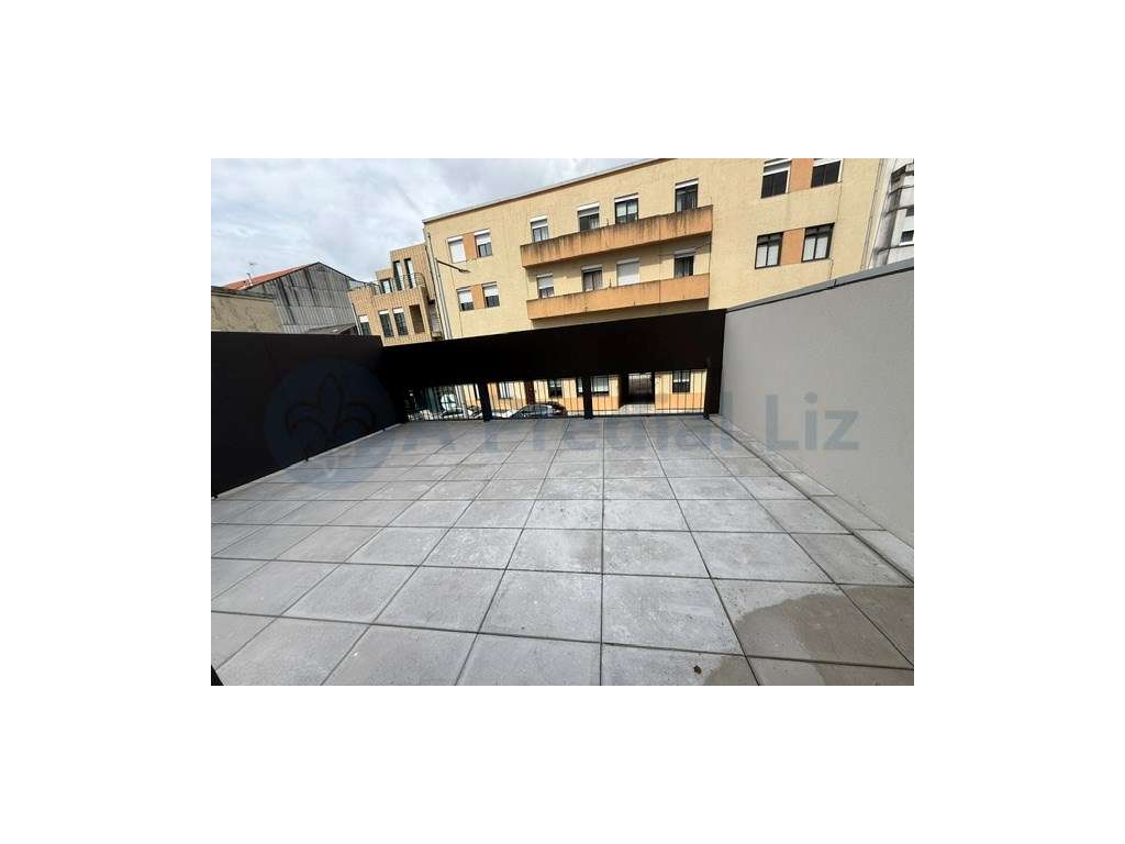 Apartamento T1 c/ terraço - junto à Rotunda da Boavista / Casa da M... - Grande imagem: 3/19