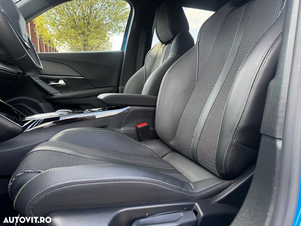 Peugeot 2008 PureTech 130 EAT8 GT - 29