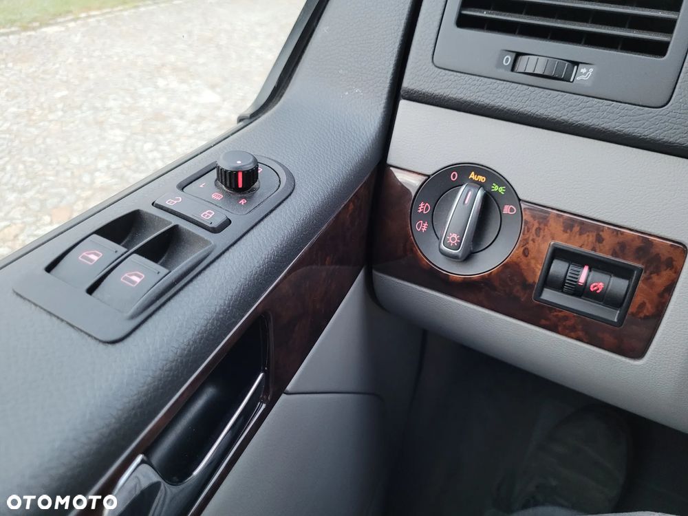 Volkswagen Multivan - 26