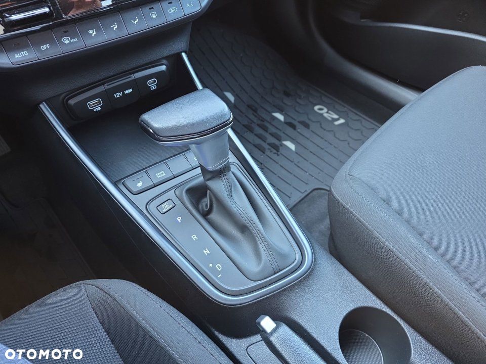 Hyundai i20 - 24