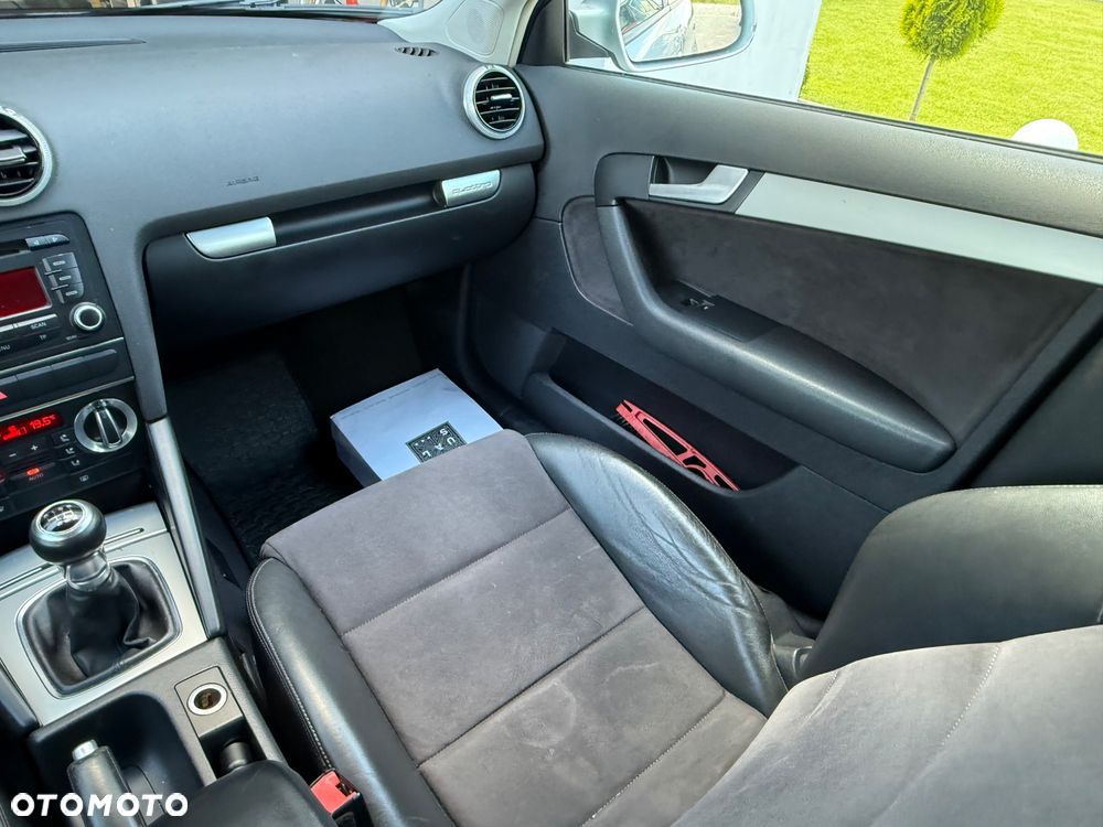 Audi A3 Sportback 2.0 TDI DPF quattro S line Sportpaket - 13