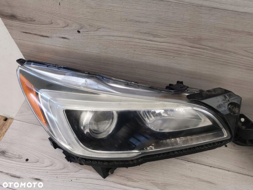 LEGACY VI 2015- LAMPA PRZOD LAMPA PRAWA USA - 1