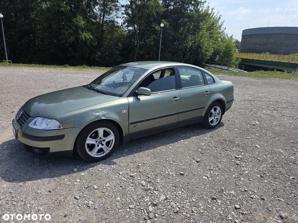 Volkswagen Passat - 1