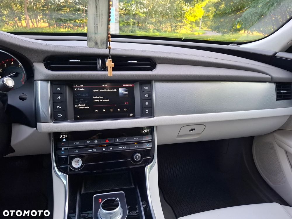 Jaguar XF 3.0 V6 Prestige - 13