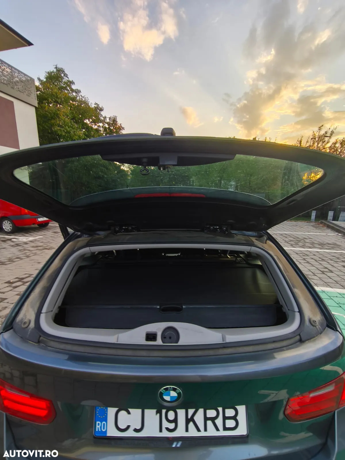BMW Seria 3 318d Touring - 18