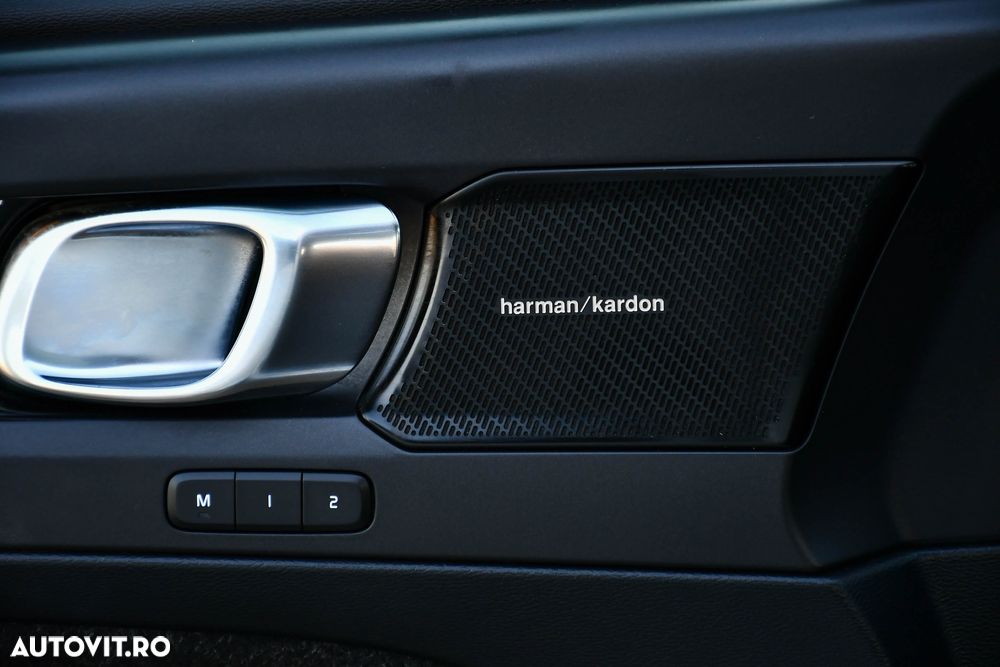 Volvo XC 40 D4 AWD Geartronic R-Design - 22