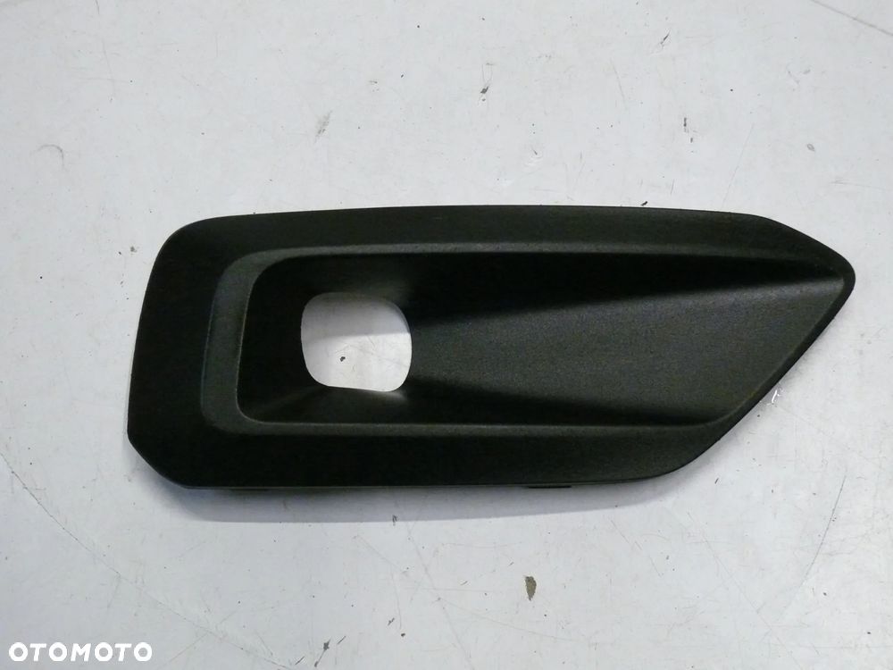 VOLVO XC40 KRATKA ZDERZAKA PRAWA - 1