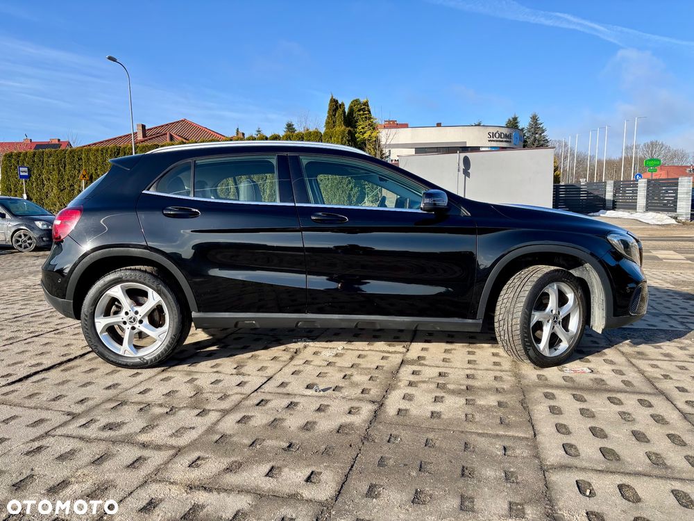 Mercedes-Benz GLA 200 7G-DCT - 2