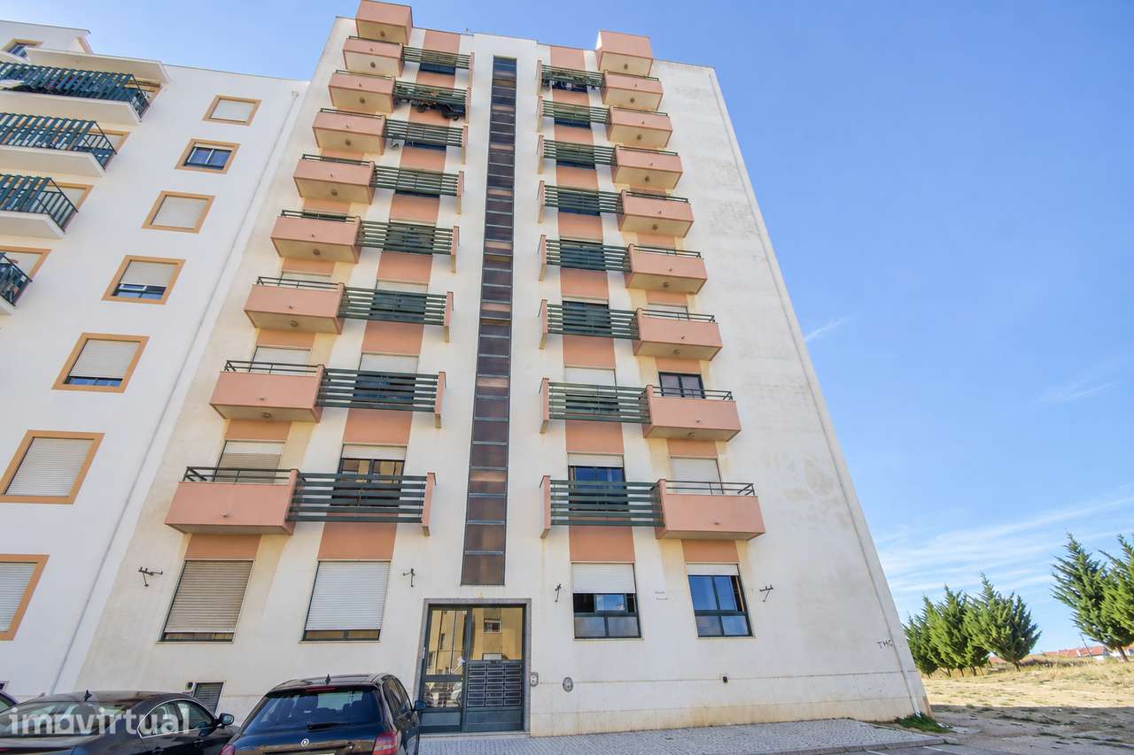APARTAMENTO T3 COM 5 VARANDAS, ARRUMO, CARREGADO – ALENQUER: - Grande imagem: 2/31