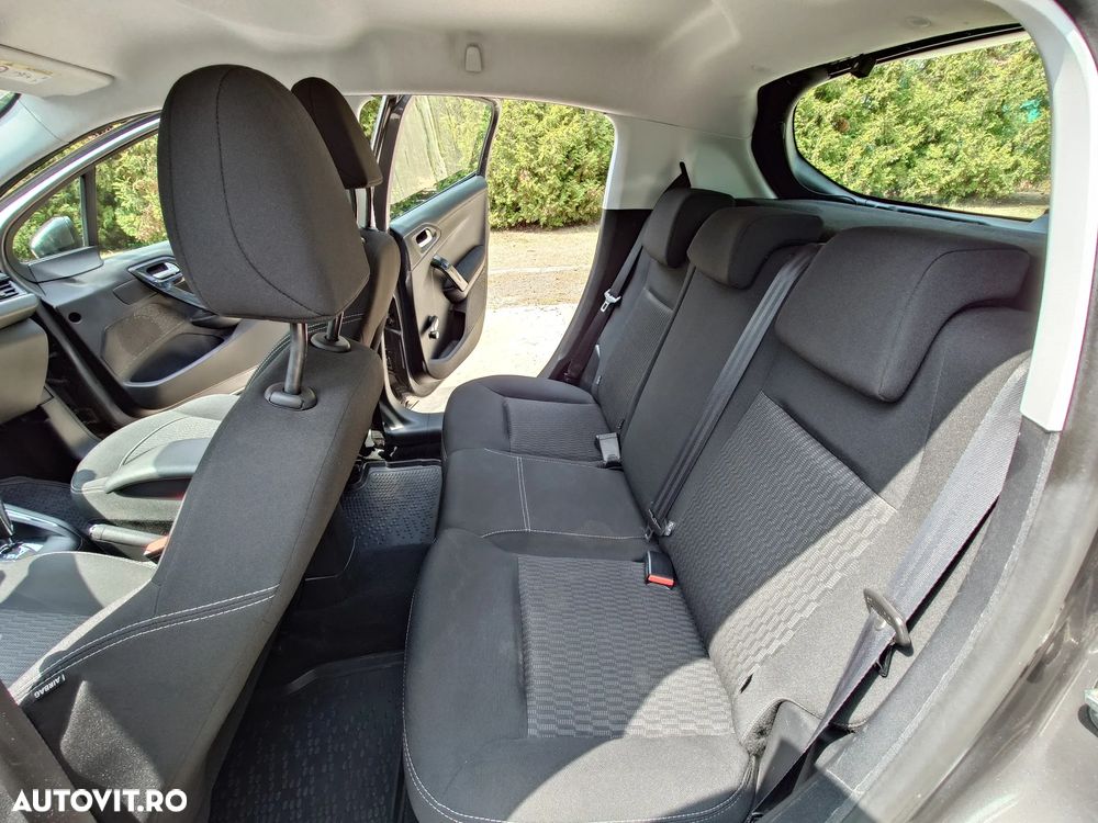 Peugeot 208 - 10