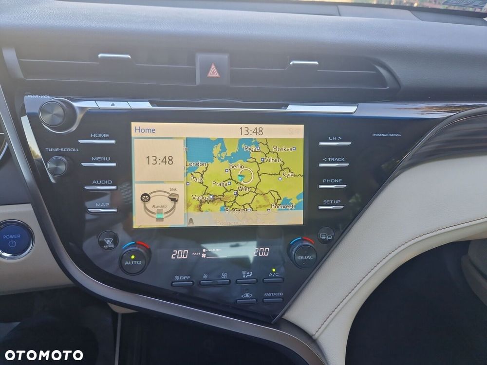 Toyota Camry 2.5 Hybrid Executive CVT - 17