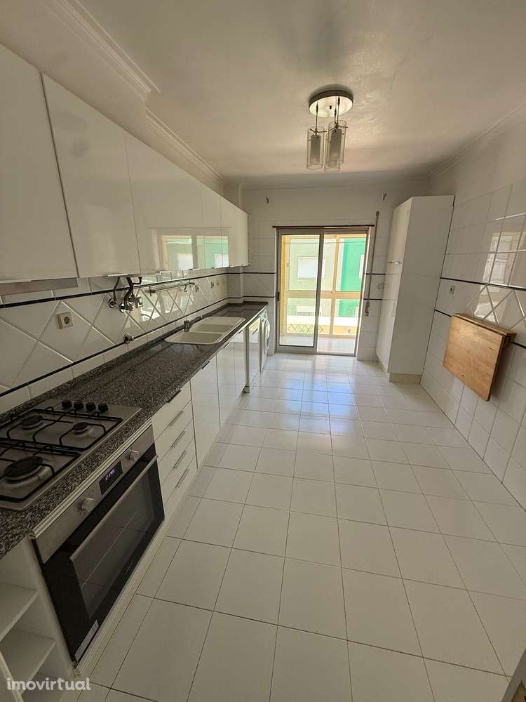 Fantástico T2 em Porto Salvo - Grande imagem: 4/16