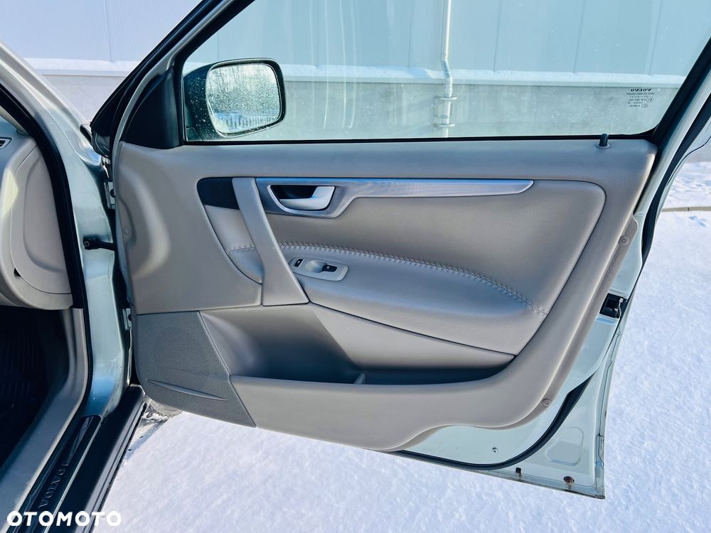 Volvo XC 70 AWD Momentum - 28