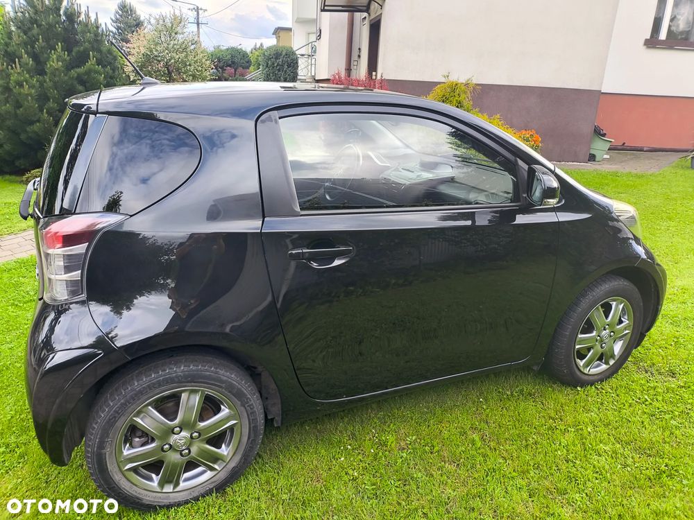 Toyota iQ - 6