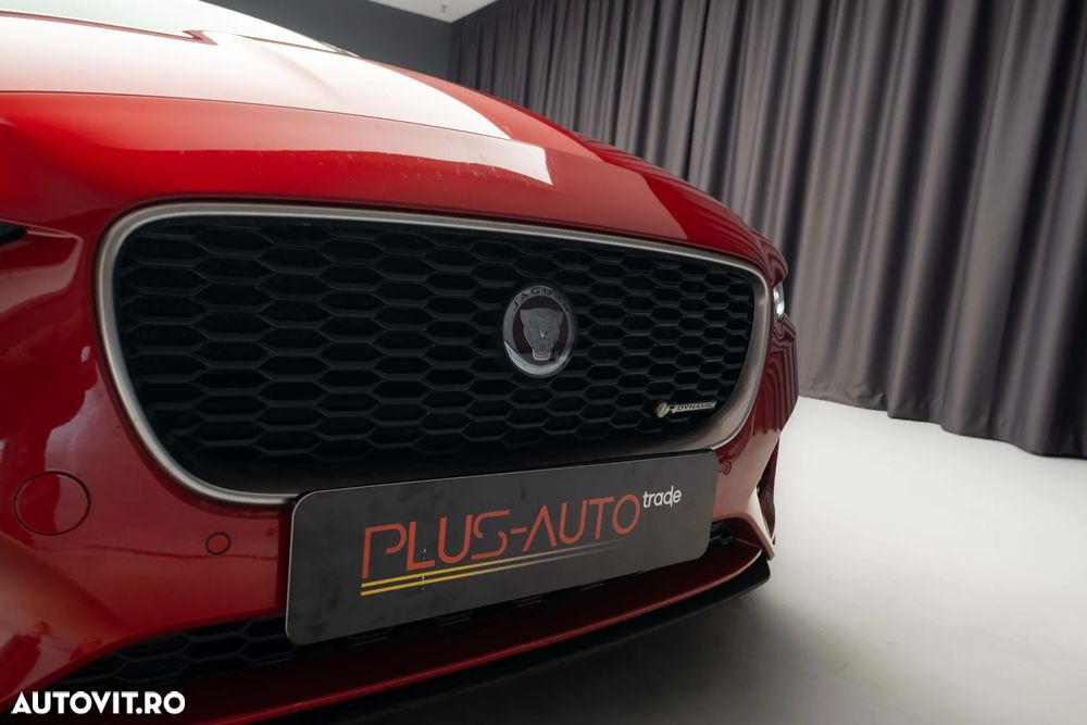 Jaguar XE 2.0 AWD Portfolio - 4
