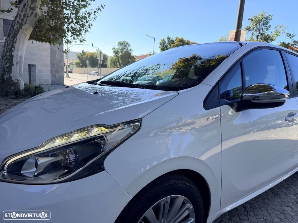 Peugeot 208 1.2 PureTech Style - 24