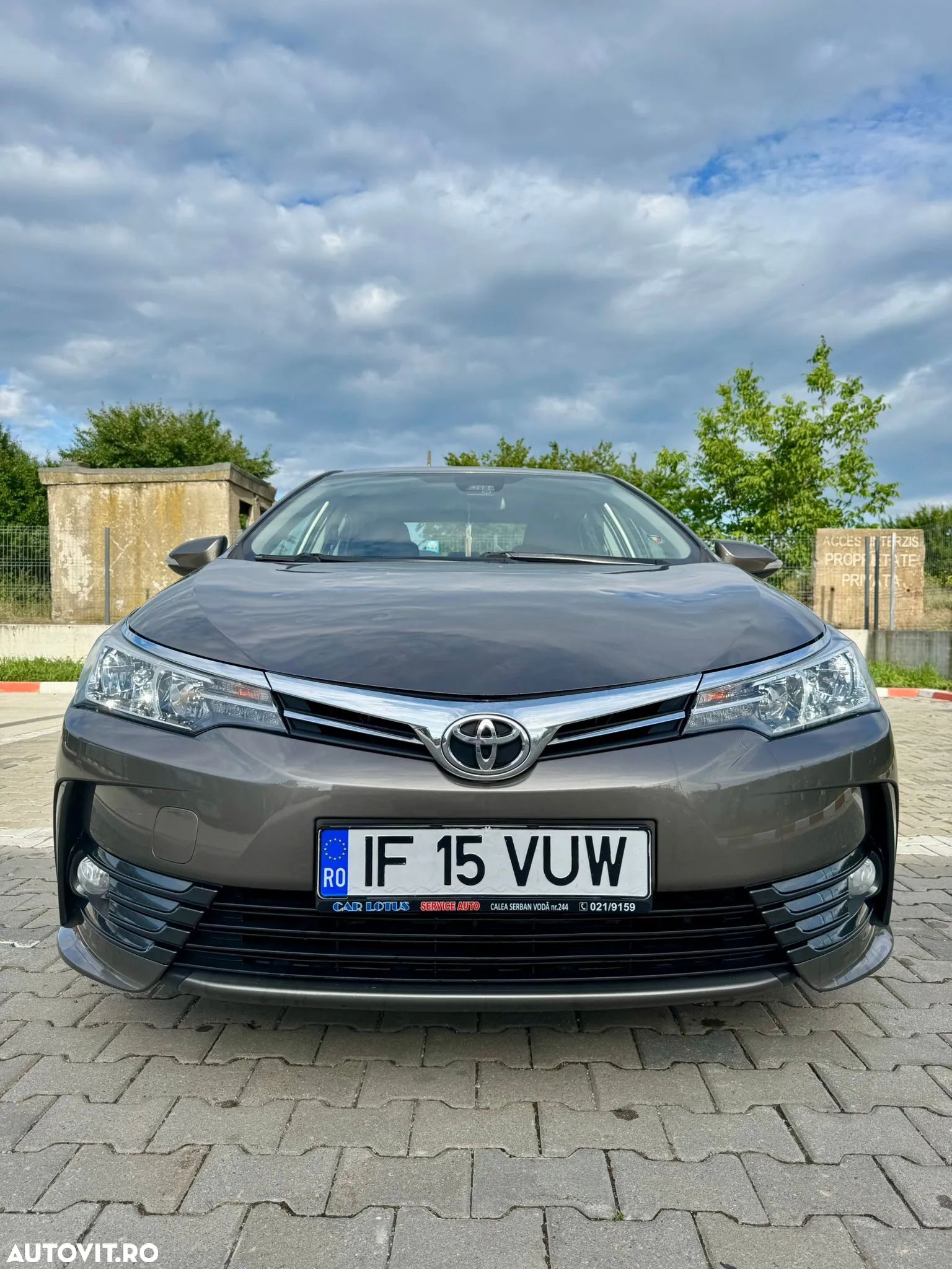 Toyota Corolla - 1