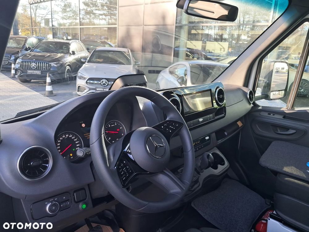 Mercedes-Benz Sprinter - 11