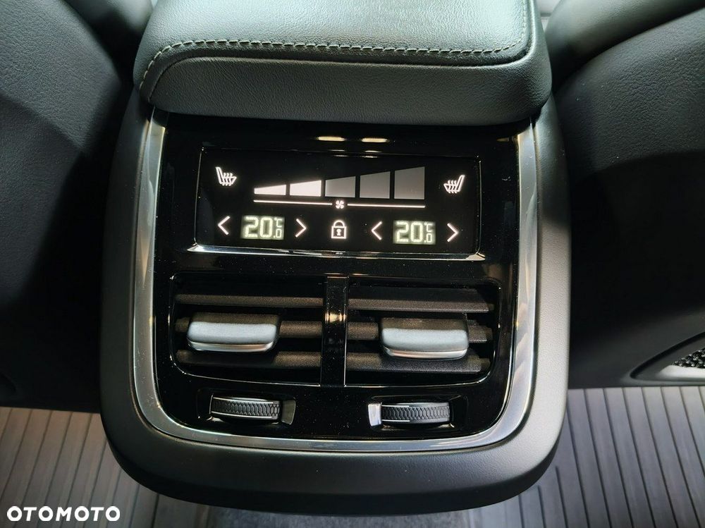 Volvo XC 60 B4 D AWD R-Design - 36