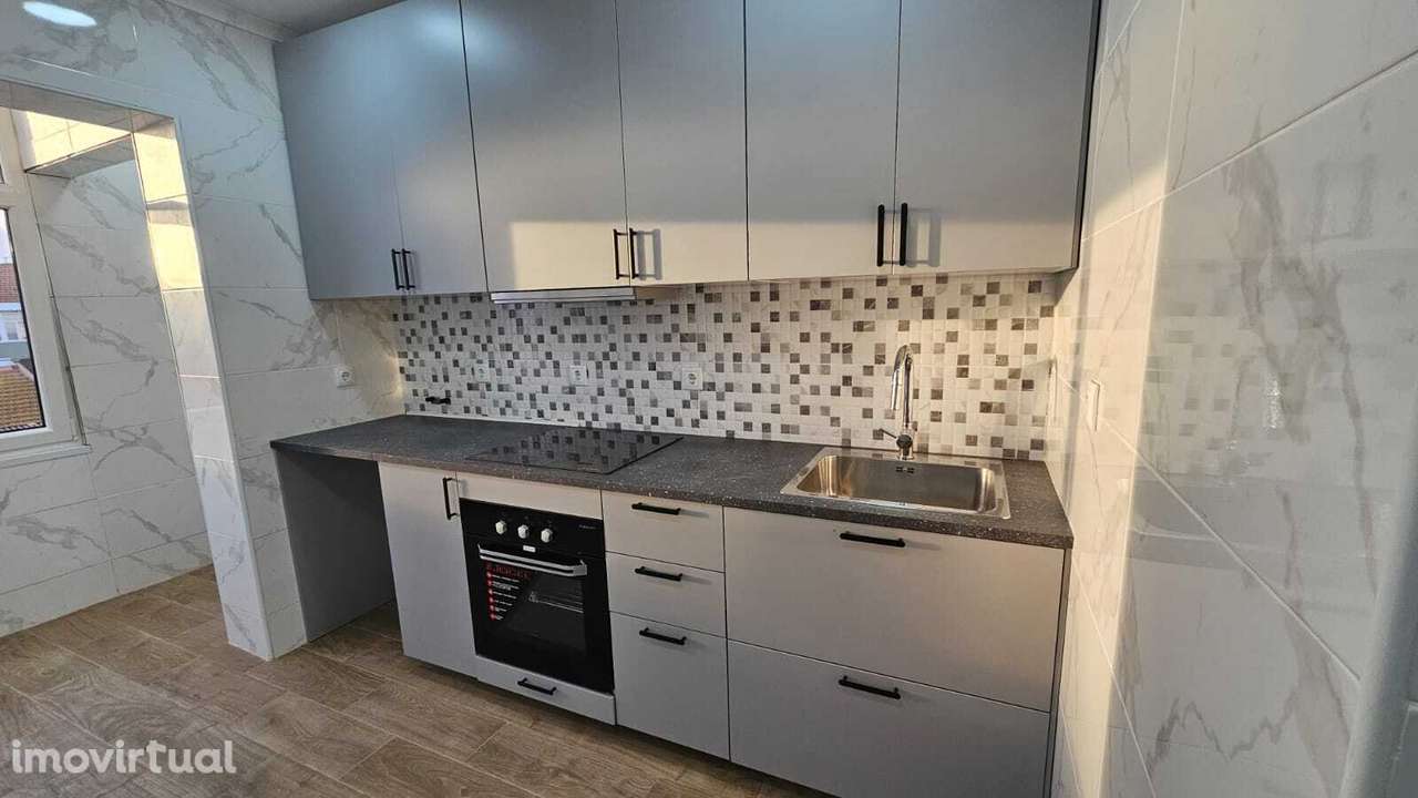 3 Assoalhadas - Novo- Laranjeiro frente ao Alfeite - Grande imagem: 2/14