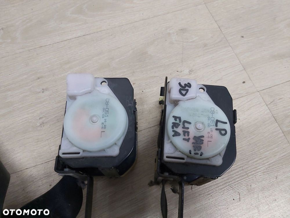 Toyota Yaris I LIFT pas lewy przód 3d FRANCUZ 03-05r - 3