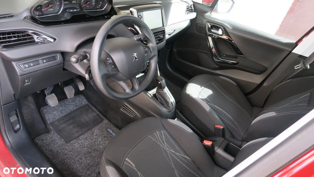 Peugeot 208 - 14