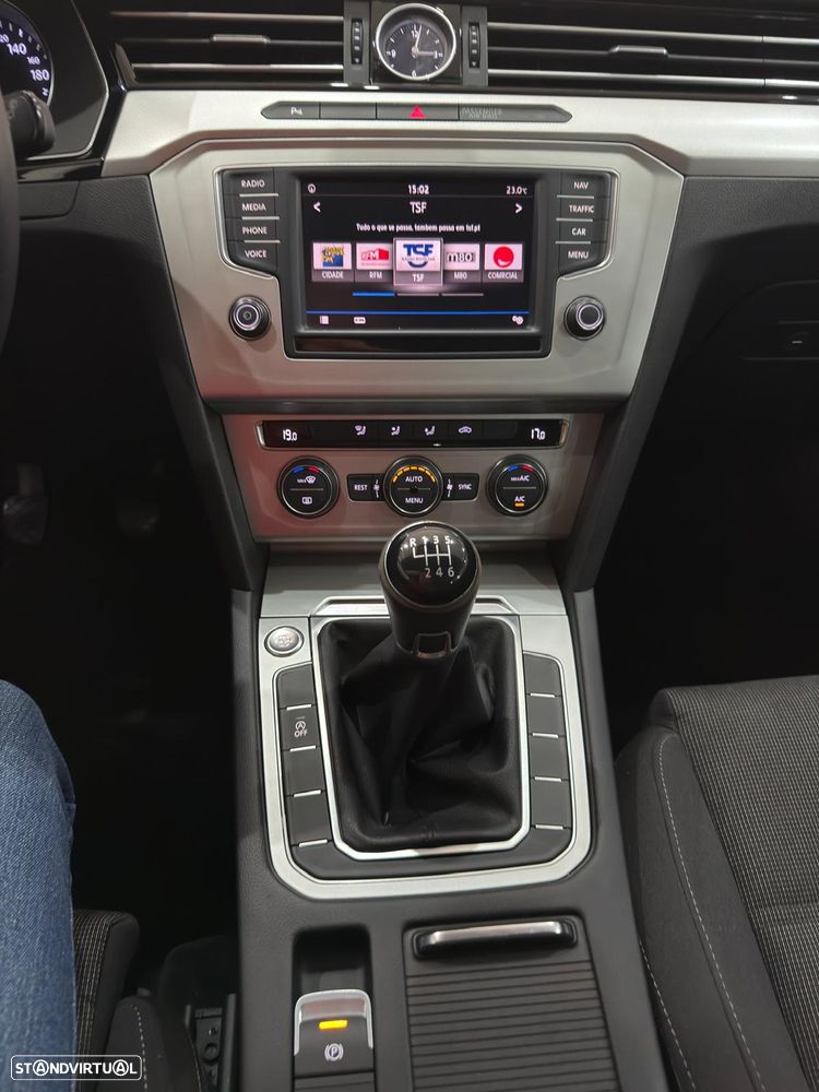 VW Passat Variant 1.6 TDI BlueMotion - 30