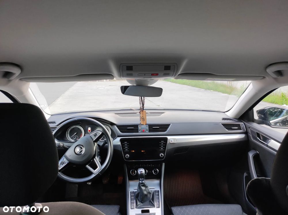 Skoda Superb 2.0 TDI SCR Ambition - 19